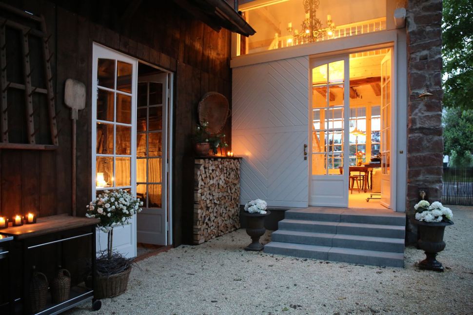 Annas Scheune Garten bei Nacht 02